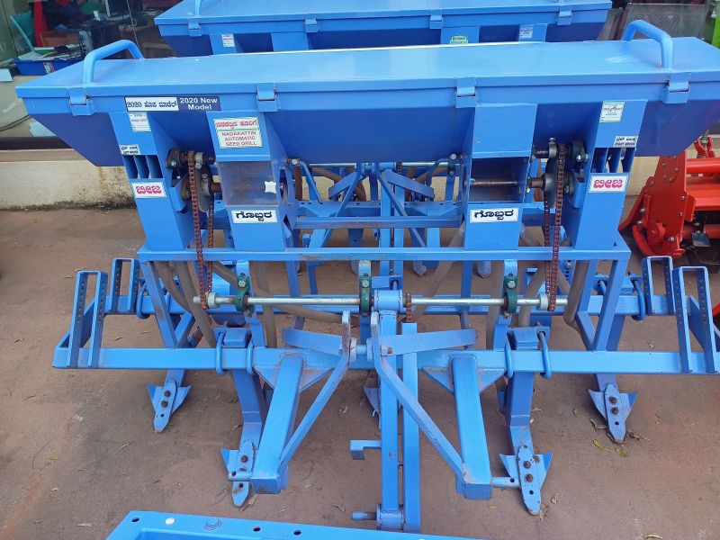 Nadakattin seed driller