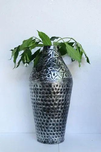 Iron Hammered Flower Vase, for Home Decoration, Size : Large
