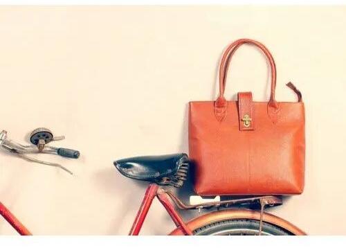Plain Ladies Leather Handbags, Color : Tan