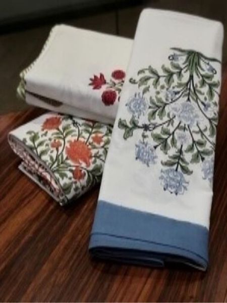 Azaliea Mugal Print Table Cloth, Feature : Easily Washable, Embroidered, Impeccable Finish, Skin Friendly