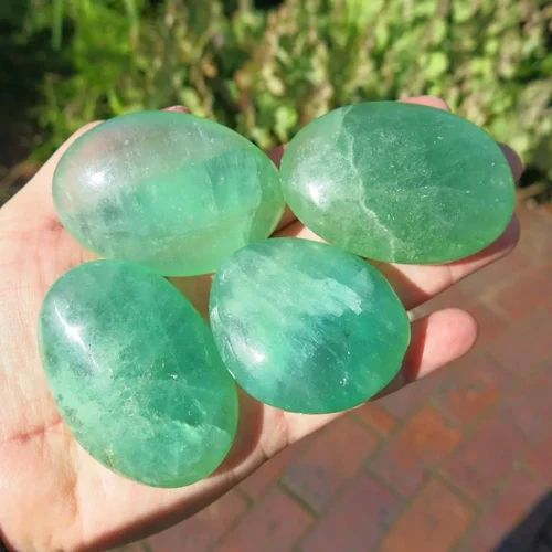 Green Oval Polished Fluorite Palm Stone, for Decoration Healing, Size : Customized