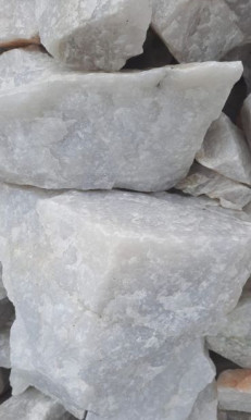 White Solid quartz lump, Grade : Industrial Grade