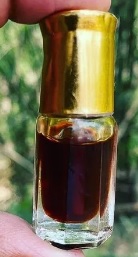 Grade A oud oil, Color : brown