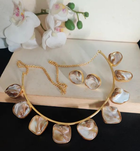 Gold Plated Shell Necklace Set, Gender : Female