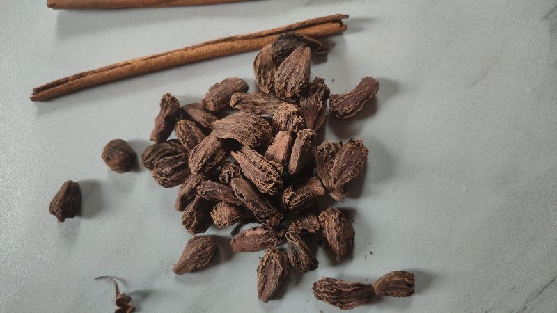 Black cardamom pods, Style : Dried