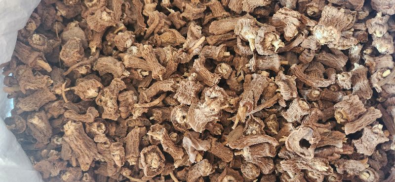 Hemidesmus Indicus Dried Nannari Roots, Packaging Type : Gunny bag