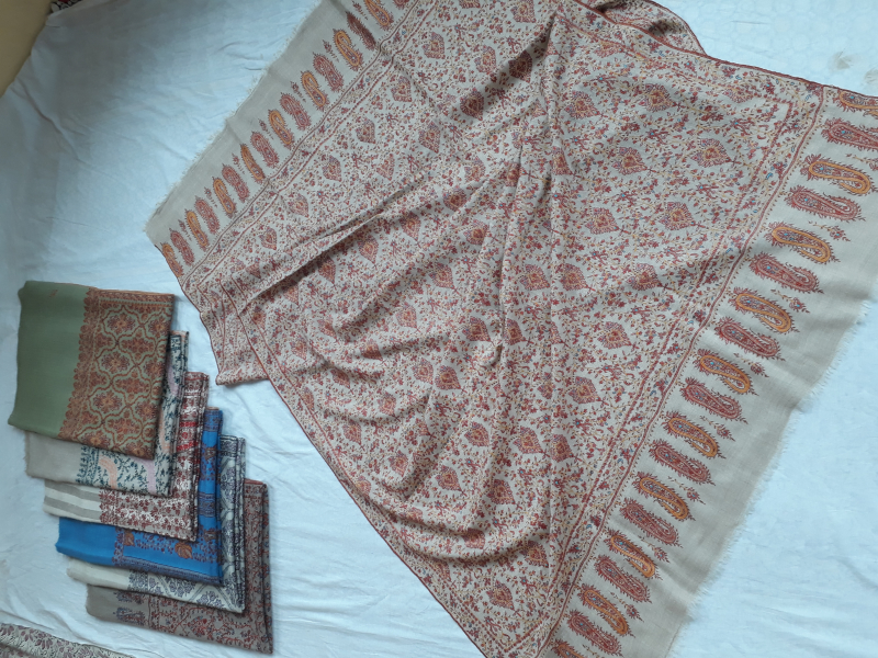 200-300 Gm Pashmina Hand Embroidered Shawls, Size : 40x40 Inches, 50x50 Inches, 60x60 Inches, 70x70 Inches