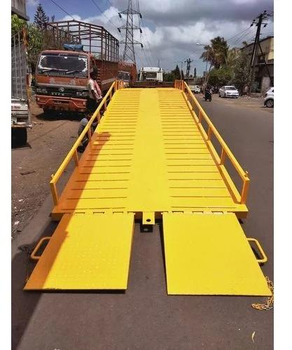 Yellow Galvanized Iron Hydraulic Dock Ramp
