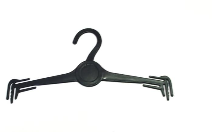 Wood Look Plastic Hanger, Feature : Crack Proof, Durable, Eco Friendly, Fine Finish, High Strength