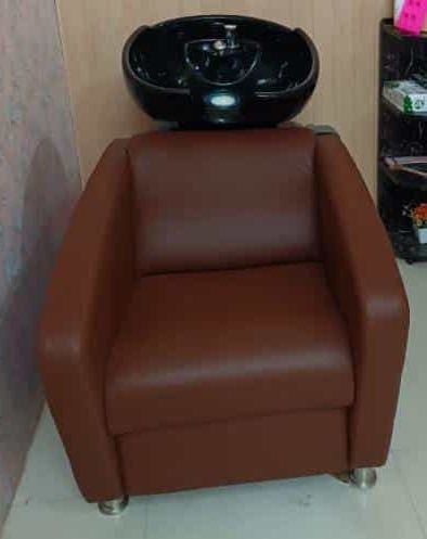 Plain Polished Metal Oskar Brown Salon Chair, Size : Standard