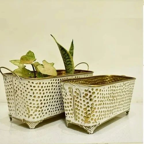 Plain Paint Coating Mild Steel Fancy Basket Flower Pot, Style : Antique