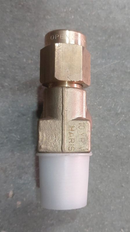 Brass oxygen valve