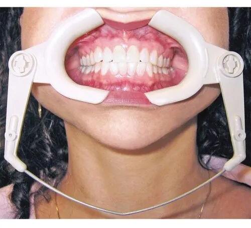 Plastic Dental Cheek Retractor