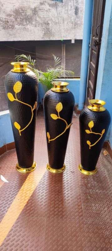 Black Matte Flower Pot Set, For Plantation, Feature : Fine Finish, Hard Structure, Perfect Shape, Unique Designs