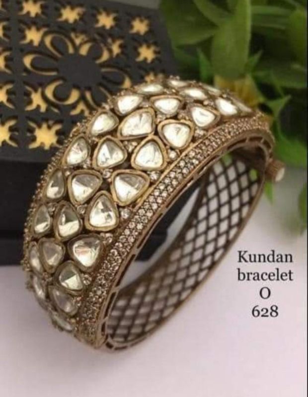 Polished Kundan Bracelets, Feature : Attractive Designs, Finely Finished, Shiny Look