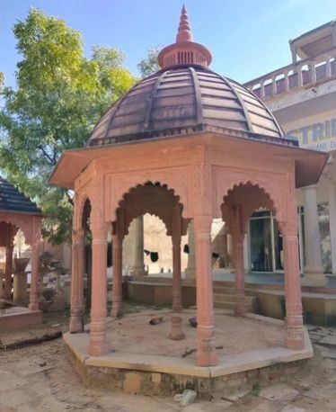 Red Stone Chhatri, for Garden, Feature : Attractive Design, Good Quality