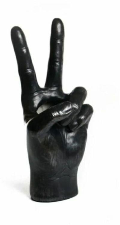 Plain Polished Aluminium Victory Emoji Sculpture, Color : Black