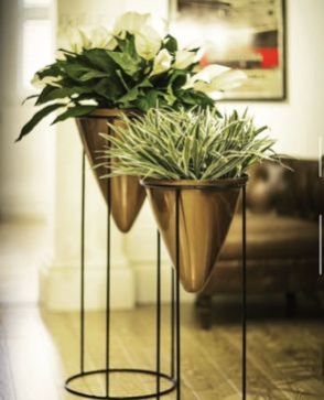 Golden Round Polished Metal Planter with Stand, for Outdoor Use, Indoor Use, Pattern : Plain