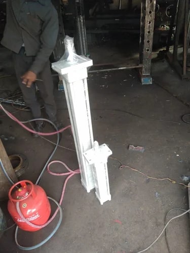 Square Polished Cast Iron Low Pressure Hydraulic Cylinder, for Industrial Use, Color : White
