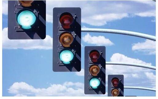 Green Traffic Signal Light