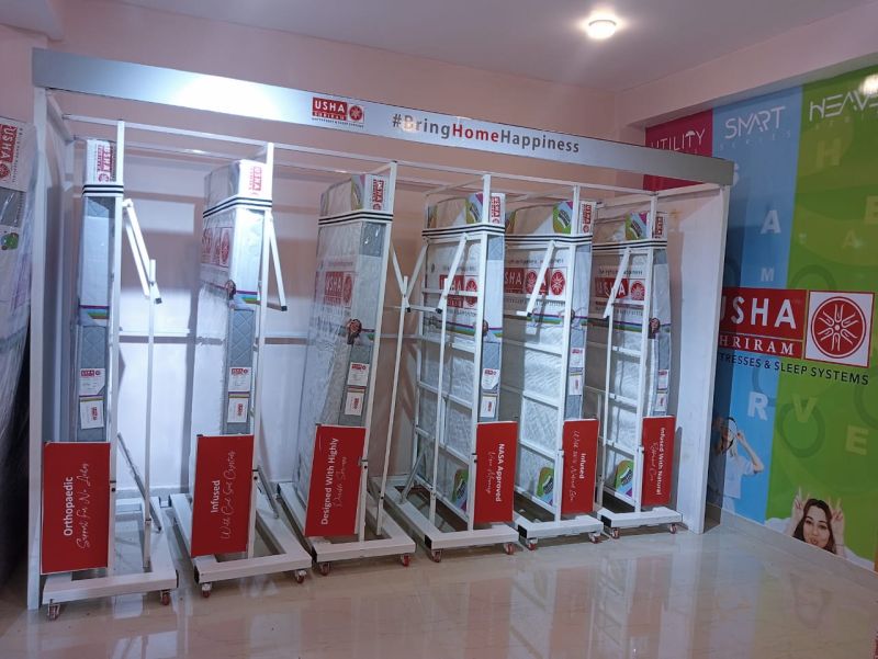 Polished Gi Pipe Hydraulic Mattress Display Stand, For Trade Fair, Shoping Center, Size : Multisizes