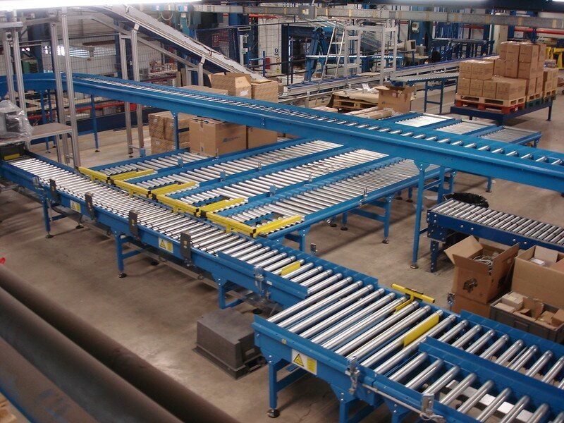 Customised Automatic Motor Mild Steel Conveyor System, for Moving Goods, Rated Power : 3-5 KW