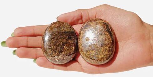 Bronzite Palm Stone, Color : Brown
