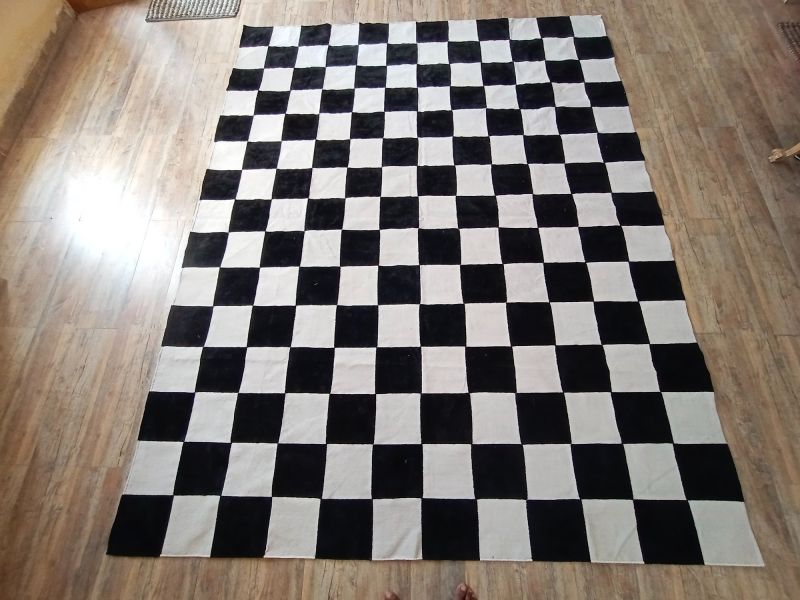 Checked Smooth Cotton Handmade Floor Carpet, Speciality : Rust Proof, Durable, Attractive Designs