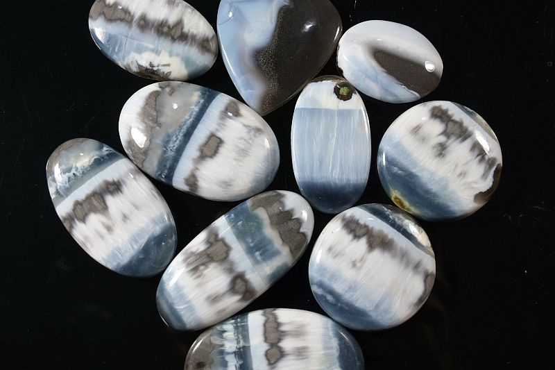 Polished Blue Opal Gemstone, Feature : Aptivating Look, Bueatiful Colors, Durable