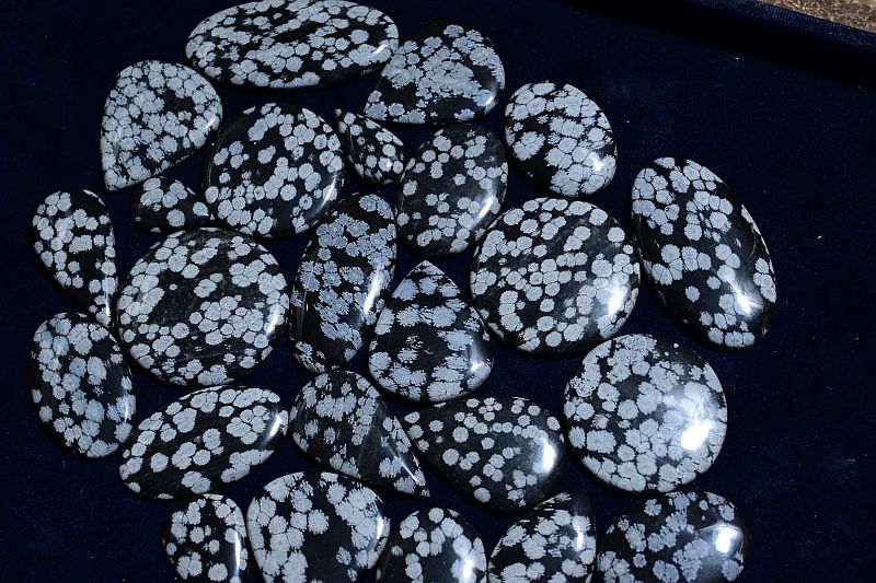 Polished Snowflake Obsidian Gemstone, for Jewellery, Feature : Colorful Pattern, Fadeless, Shiny Looks