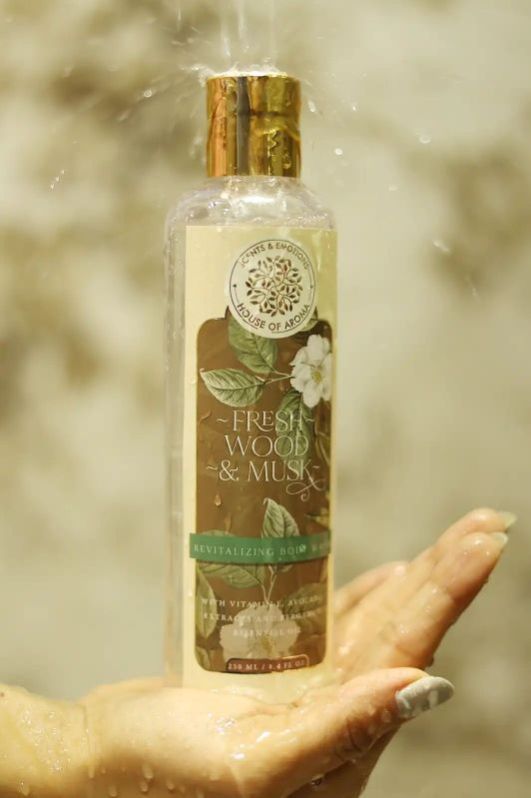 Fresh Wood & Musk Revitalizing Body Wash