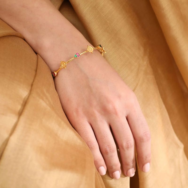 Matsya Single Line Silver Bangles