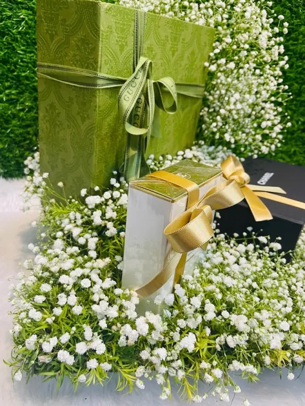 Anniversary Gift Hamper With Natural Flowers