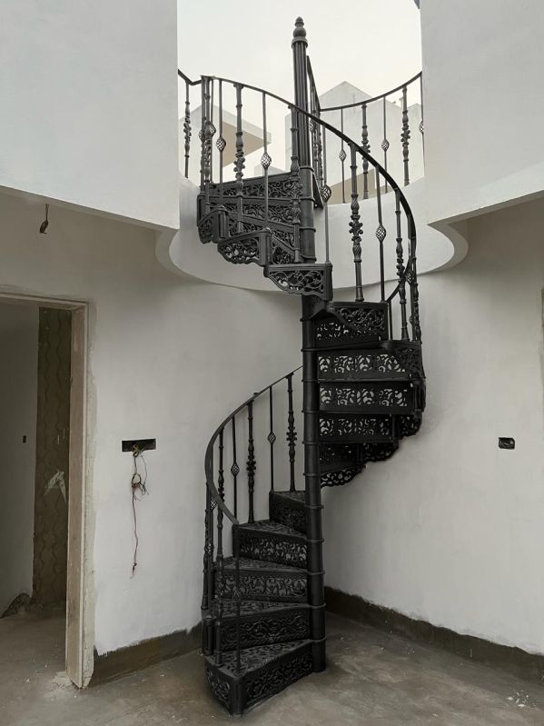 Polished Cast Iron Spiral Staircase, For Home, Office, Feature : Fine Finishing, Premium Quality