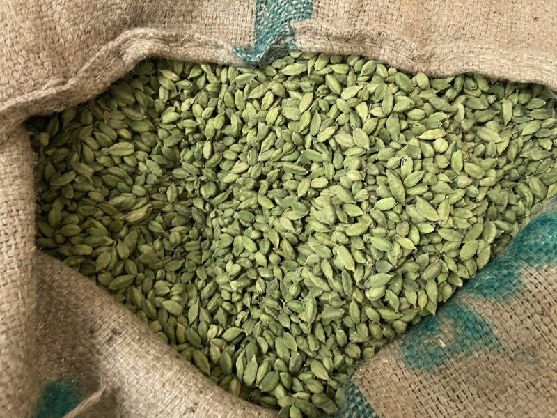Solid Green Cardamom 8mm, for Spices, Packaging Type : Plastic Pouch