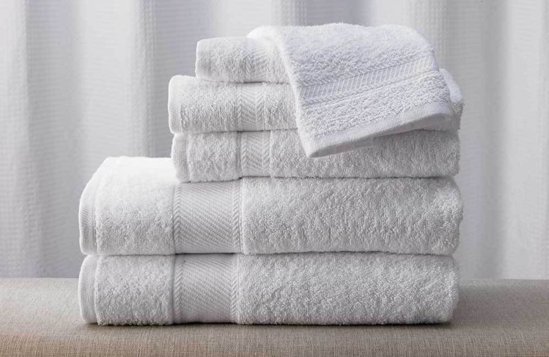 Plain Hotel Cotton White Towel, Feature : Soft, Easy Wash