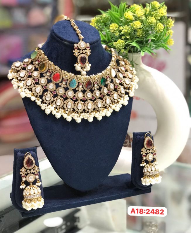 Gold Kundan Jewellery Necklace, Technics : Handmade