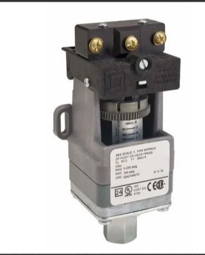 Schneider 100 KHz 10 Amps Pressure Switch, Media Type : Gas