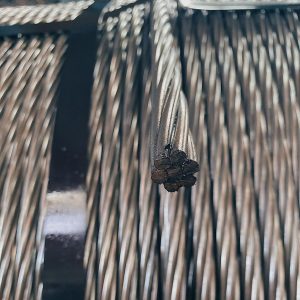 High Carbon Steel Wire Phosphate Coated/ Oiled Uncoated Stress Relieved Strand for Industrial