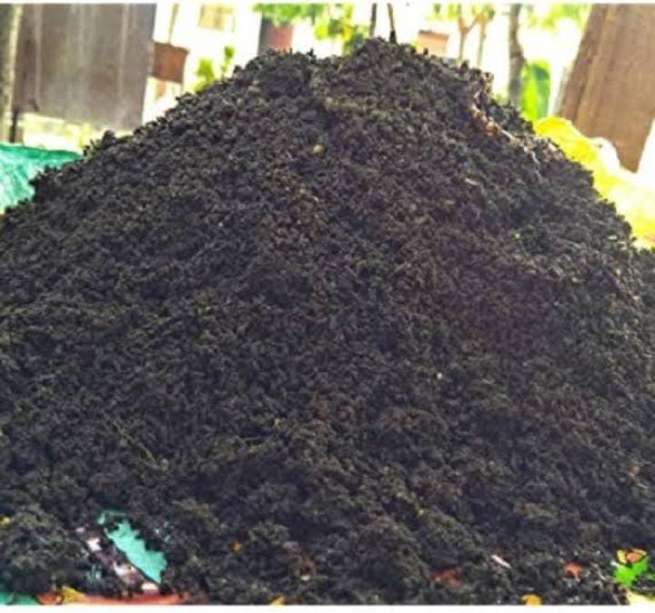 Black-brown Organic Vermicompost, For Agriculture, Packaging Type : Plastic Bag