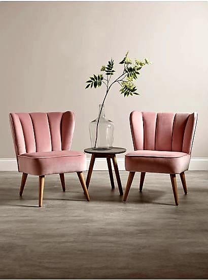 Blanca Chairs With Peg Table