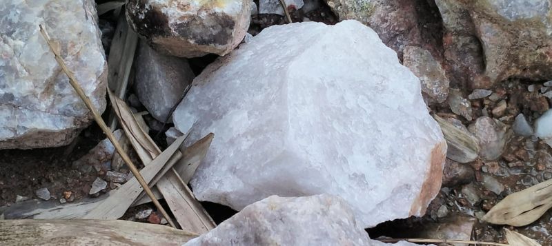 Silica quartz, Grade : Industrial Grade