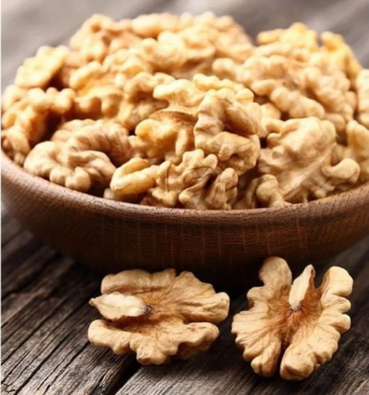 Brown Chile Walnut Kernels, for Bakery, Food, Milk Shakes, Nutritious Food, Style : Dried