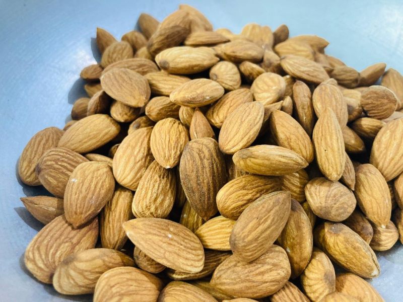 Regular California Almonds, for Human Consumption, Style : Dried