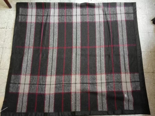 Multi Color Raised Acrylic 2600 gm Checked Double Face Diamond Blanket, for Home, Hotel, Size : Standard