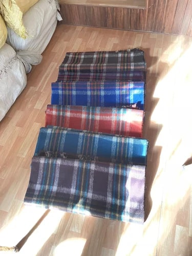 Rectangle 2.8 Kg Checked Raised High Quality Woolen Blanket, for Home, Travel, Hotel, Size : 60 x 90 inch