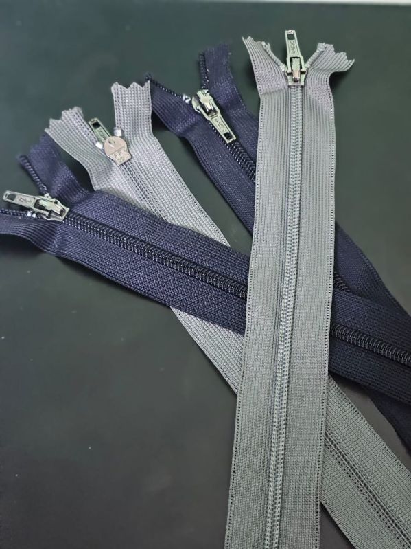 Multicolor Open End Metal CFC Cinc Zipper, for Garments, Packaging Type : Paper Box