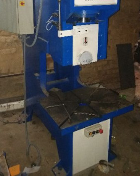 1000-2000 Kg hydraulic punching press, Speciality : Easy To Use, High Efficiency, Reliable, Low Power Consumption