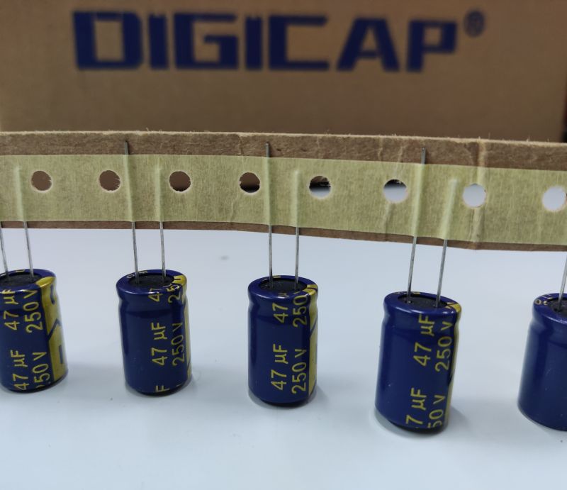 47 Mfd - 250 Vdc Capacitors, Mounting Type : Through Hole