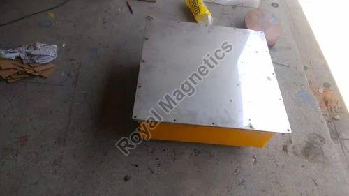 Carbon Steel Conveyor Magnet, for Industrial, Capacity : 0-25 T/H